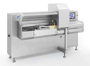 Die Schneidemaschine CUT Basic verarbeitet unterschiedlichste Käsesorten.