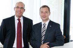 Dipl.-Bw. Axel Kühner (links) und Dr. Axel Greiner (rechts), Vorstände der Greiner Holding AG