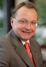 Stefan Glimm, Executive Director FPE: "Die internationale Zusammenarbeit der Branche wird deutlich vorangetrieben. So haben die jeweiligen Interessenvertretungen der Flexibles-Hersteller in USA, Europa und China einen Dialog aufgenommen, der die heutigen und zukünftigen Herausforderungen der Globalisierung zum Inhalt hat."