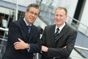Die Geschäftsführer der Brückner Maschinenbau GmbH & Co. KG, Ludwig Eckart (links) und Michael Baumeister.