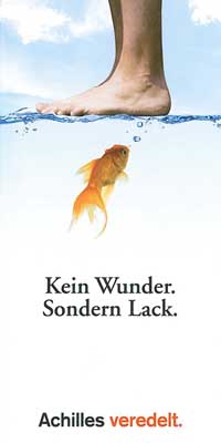 Der Flyer „Kein Wunder. Sondern Lack“ der Achilles Gruppe demonstriert die Haptik und Optik von Barriere-, Scheuerschutz und Mattlack.