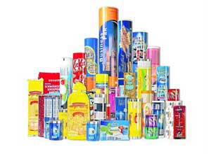 Eine bunte Skyline aus hochwertig bedruckten Kaschierverbund-Rollen sind der Eyecatcher für den Messestand des Folientechnik-Herstellers Horn und Bauer.
