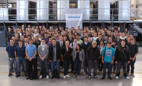 Faustpfand für eine erfolgreiche Zukunft: 156 jungen Menschen begannen am 1. September ihre Ausbildung bei der Heidelberger Druckmaschinen AG.