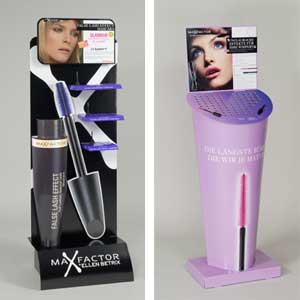 Links: Der "Falsche-Wimpern-Effekt" perfekt in Szene gesetzt: Für diese Mascara der Marke Ellen Betrix setzt Max Factor ein ungewöhnliches Standdisplay von Panther ein.

Rechts: Kosmetikartikel sind für viele Frauen der kleine, alltägliche Luxus: Mit diesem Sockeldisplay verleiht Max Factor der neuen Mascara einen attraktive Auftritt am P.O.S. und hebt die Artikel auf ein sehr ansprechendes Niveau.