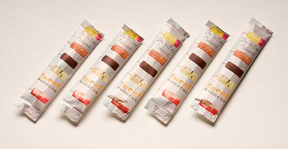 Lolly in einer digital bedruckten Folie, ein Projekt für die ebenfalls von Henrik Annighöfer gestartete Firma Sweet Success, einer in Norddeutschland beheimateten Manufactur für hochwertige Süßwaren, die besonders als Werbemittel eingesetzt werden können.