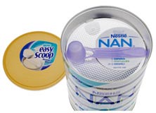 Im Einsatz für Nestlé in Belgien: Easy Scoop, die Metallverpackung von Impress mit gesiegelter Alu-Membran, integriertem Löffel und Kunststoffdeckel.