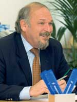 Karl-Heinz Achhammer (Krones AG) ist neuer Vorsitzender des Forum PET in der IK.