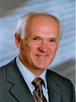 Dr. Manfred Reichert, Dipl-Ing. Lebensmitteltechnologie mit langjähriger Kenntnis im Bau von Thermoform-Maschinen, hat in einem vierteiligen Werk die Analytik von Thermoformfolien zusammengetragen.