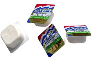 Typische Butter-Portionspackungen, wie sie in den Niederlanden speziell in der Gastronomie beliebt sind.