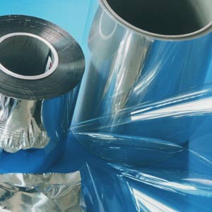 Folien werden als Deckelmaterial oder auch in Form von Beuteln und anderen Verpackungsvarianten verschweißt - das Fügeverfahren Ultraschallsiegeln bzw. -schweißen stand im Mittelpunkt des Seminars des Fraunhofer Anwendungszentrum für Verarbeitungsmaschinen und Verpackungstechnik AVV im November in Dresden.