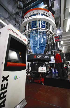 Dank des neuen Hochleistungskühlrings Opticool erreicht W&Hs neue, für Polyolefine ausgelegte 5-Schicht-Blasfolienanlage Varex die Ausstoßleistunge von 1.000 kg/h.