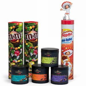 Für das Weihnachtsgeschäft im passenden Gewand: Süßes in Kombidosen von Weidenhammer, in  diesem Fall von der französischen Tochter Neuvibox.