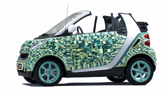 Über 7000 Faltschachteln wurden für die Karosserie des Kartonflitzers verarbeitet.