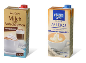 Links: Das österreichische Traditionsunternehmen Gmundner Molkerei bietet unter der Marke "Rosan" eine Milch an, die sich speziell zum Aufschäumen eignet. Das Produkt, angeboten in der Kartonpackung combiblocSlimline 1.000 ml von SIG Combibloc, hat einen Fettgehalt von 1,5 Prozent und einen erhöhten Anteil von Milcheiweiß.
Rechts: Die polnische Molkereigenossenschaft SM Rotr bietet eine UHT-Milch in der Kartonpackung von SIG Combibloc an, die speziell für Baristas und ihre Kaffeekunst geeignet ist: Mit der Milch der Marke "Blanco Rotr für Baristas" mit 3,2 Prozent Fettgehalt gelingt die populäre Latte Art besonders gut.