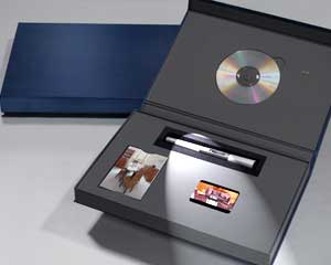 Diese hochwertige Verpackung als "Achilles Moviecase" beinhaltet einen Imagefilm, der auf dem Display angeschaut werden kann.