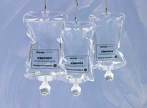 Hoch transparent und glasklar - so müssen Folien sein, die zu Infusionsbeuteln verarbeitet werden. Mit der AQUAREX verfügt W&H über eine Anlage, deren hoch transparente, hoch glänzende PP-Folie ein hervorragendes Substitut für das bisher in diesem Segment eingesetzte PVC darstellt.
