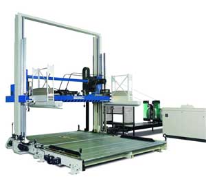 Die Palettenpackpresse KCK 131-26 wird als besonders leistungsfähig (200 Paletten/h) beschrieben.