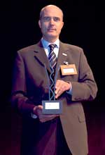 Martin Müller, Sales Manager der Gerd Mosca AG, übernahm den FEFCO-Award.