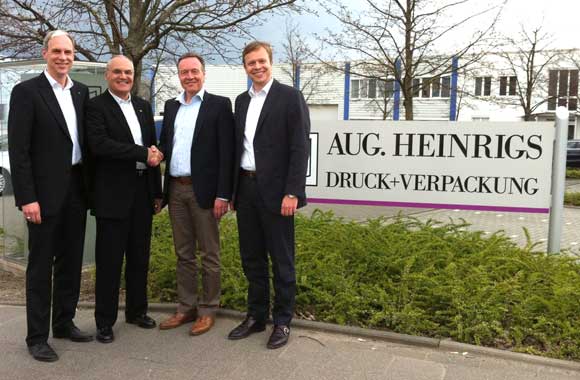 Hans-Günther Heinrigs (2. von links) mit den Geschäftsführern Henrik Kehren, Hans-Christian Bestehorn und Stephan Bestehorn der rlc | packaging group.