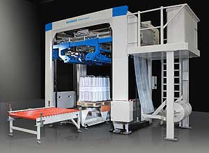 Die Hochleistungs-Verpackungsmaschine Beumer stretch hood sichert die Ware, minimiert den Folienverbrauch und erzielt eine gute Displaywirkung.