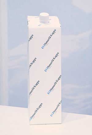 Erste Muster einer neuen Milchverpackung, die dem Bag-in-box-Prinzip entlehnt ist, wurden zur interpack 2011 gezeigt.