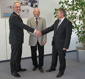 (v. links) Carl-Michael Heüveldop, Vice President Kartensysteme, Atlantic Zeiser; Horst Heimann, Geschäftsführer, Hugo Beck; Dr. Bernhard Müller, COO, Atlantic Zeiser.