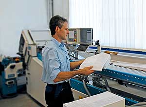 Mit Investitionen in ihre Packungsbeilagen-Standorte hat die Edelmann Gruppe die Jahreskapazität der Leaflet-Produktion auf rund 1,5 Milliarden gesteigert. Damit gehört das Unternehmen zu Deutschlands führenden Herstellern von Packungsbeilagen. 