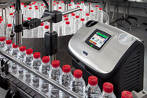 Der CJ400 ist kompakt und leicht in Produktionsumfelder integrierbar.