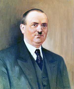 Schlossermeister Anton Reifenhäuser legte mit der Gründung einer Schmiede im Jahr 1911 den Grundstein zu 100 Jahren Firmengeschichte von der noch heute seinen Namen tragenden Maschinenbaugruppe.