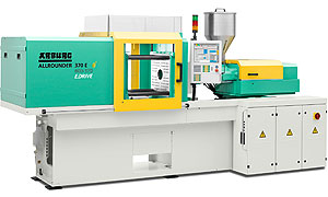 Die Maschinen der elektrischen Baureihe Edrive tragen zur Energieeffizienz der Spritzteilproduktion bei. Im Rahmen der Sonderschau auf der Fakuma produziert ein elektrischer Allrounder 370 E Testbauteile aus einem Standardkunststoff und einem Material, das speziell bezüglich des Fließverhaltens verbessert wurde. 