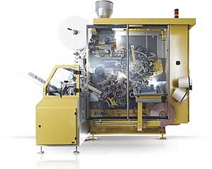 Mit einer Leistung von zweihundertfünfzig Beuteln pro Minute kann die Compacta Teebeutel mit kleinsten Etiketten der Größe 20 x 24 Millimetern erzeugen.