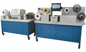 Die Bandbreite der Produktion der Kombianlage aus Rollendigitalmaschine CX1200e und Finisher FX1200e reicht vom Druck und Veredelung über die Beschichtung bis hin zum Ausstanzen.