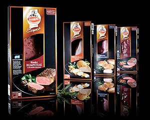 Hochwertiges Fleisch, ansprechend und sicher verpackt in Kombination mit einer hochveredelten Schuberlösung für in Folie geschrumpfte Steaks der Penny-Marke "Heinz Wille Exquisit", hergestellt von Höhn Displays+Verpackungen.
