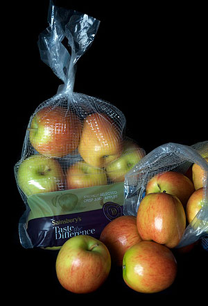 Netzstruktur in Kombination mit einer bedruckten Oberfolie: Für "Taste the Difference", der Marke von Sainsbury"s im Frischesektor, entwickelte Amcor Flexibles die neue Verpackung.
