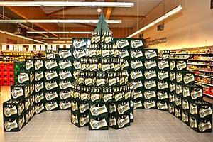Die Tanne aus Wellpappe von SCA Packaging Wolfsgrün garantiert eine aufmerksamkeitsstarke Zweitplatzierung am P.O.S.
