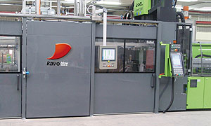 Die neue Maschine kavoblow 200/80-R2 wurde von Greiner Packaging gemeinsam mit Mould & Matic entwickelt.