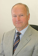 Karl Görgens, langjähriger Geschäftsführer der Achilles Präsentationsprodukte GmbH, ist im Alter von 66 Jahren verstorben.