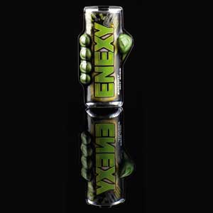 Der Alufolieneinwickler von Leeb eröffnet dem Enexy-Powersnack neue Vermarktungsmöglichkeiten im Unterwegsbereich. Seine ungewöhnliche Form und brillante Grafik werden durch ein raffiniertes Design und den Einsatz eines lösemittelfreien Alu/PE-Verbundes ermöglicht.