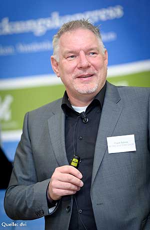 Frank Rehme von Metro Systems attestierte in seinem Vortrag den Kunden zunehmende Professionalität.