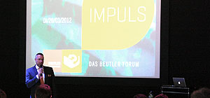 Kai Beutler begrüßt die Teilnehmer des ersten "Impuls-Forum".