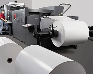 Mit dem CutStar von Heidelberg kann anstelle von Bogen- alternativ Rollenware eingesetzt werden, wobei der Kostenvorteil dabei bis zu 15% beträgt. Bei Spezialbedruckstoffen wie Folien oder aluminiumbedampftem Papier kann oftmals noch mehr eingespart werden.