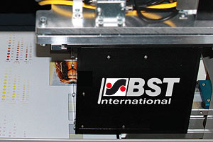 Mit dem neuen BST Inline-Spektralmesssystem QCenter.Spectral sind Ergebnisse der Inline- und Messung mit stationären Handhelds erstmals vergleichbar.