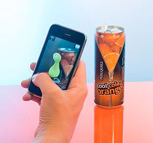 Wie AR-Kampagnen funktionieren, zeigt die Handelskette Edeka Hessenring mit ihren Marken "Perlquell Cool Cola-Orange" und der POS-Aktion "Hol Dir Dein Sprudeltier".