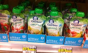 Kindernahrung im Beutel anstelle von Schulbrot und Milch?