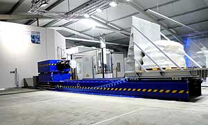 Die Prüftechnologie Horizontal Impact bildet horizontale Beschleunigungs-, Brems- und Aufprallbelastungen exakt ab.