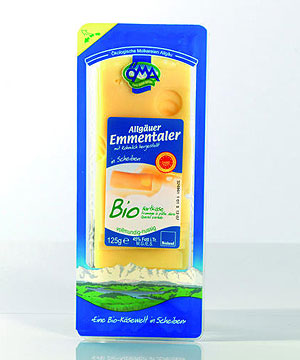 Bio-Käse in einer neuen Barrierefolie, die hauptsächlich aus nachwachsenden Rohstoffen hergestellt wird.