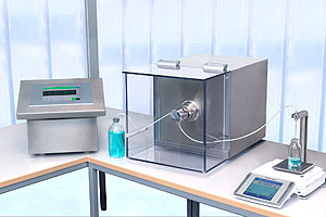 Mit der neuen FHM 1000-Serie präsentiert Bosch Packaging Technology halbautomatische, modulare Laboranlagen für die Abfüllung flüssiger Pharmazeutika.