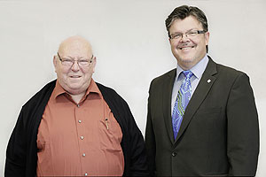 Gerhard Schubert (links), geschäftsführender Gesellschafter der Schubert Unternehmensgruppe und Reiner Ruprecht, Geschäftsführer der Schubert System Elektronik GmbH.