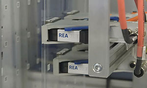 Der REA JET HR beschriftet Folien effektiv und sauber.