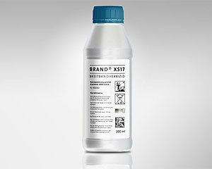 Mit tesa Prio Spot® Label-on-Label erhält jedes einzelne Markenprodukt eine Codierung, die nachzuahmen Fälschern äußerst schwer fallen dürfte.